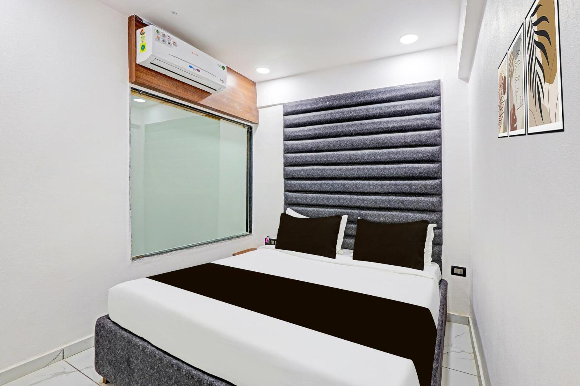 Super Hotel O Althan Formerly Hotel Niraant Surat Bagian luar foto