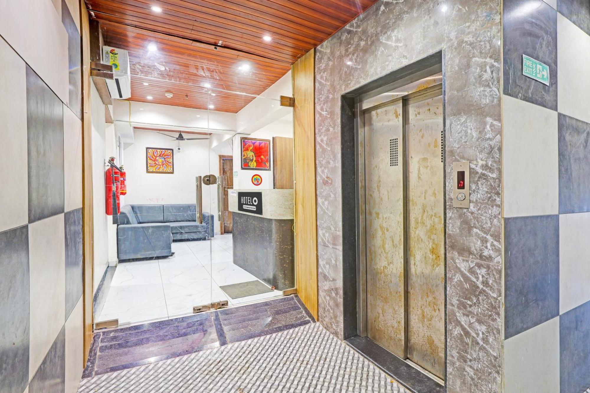 Super Hotel O Althan Formerly Hotel Niraant Surat Bagian luar foto