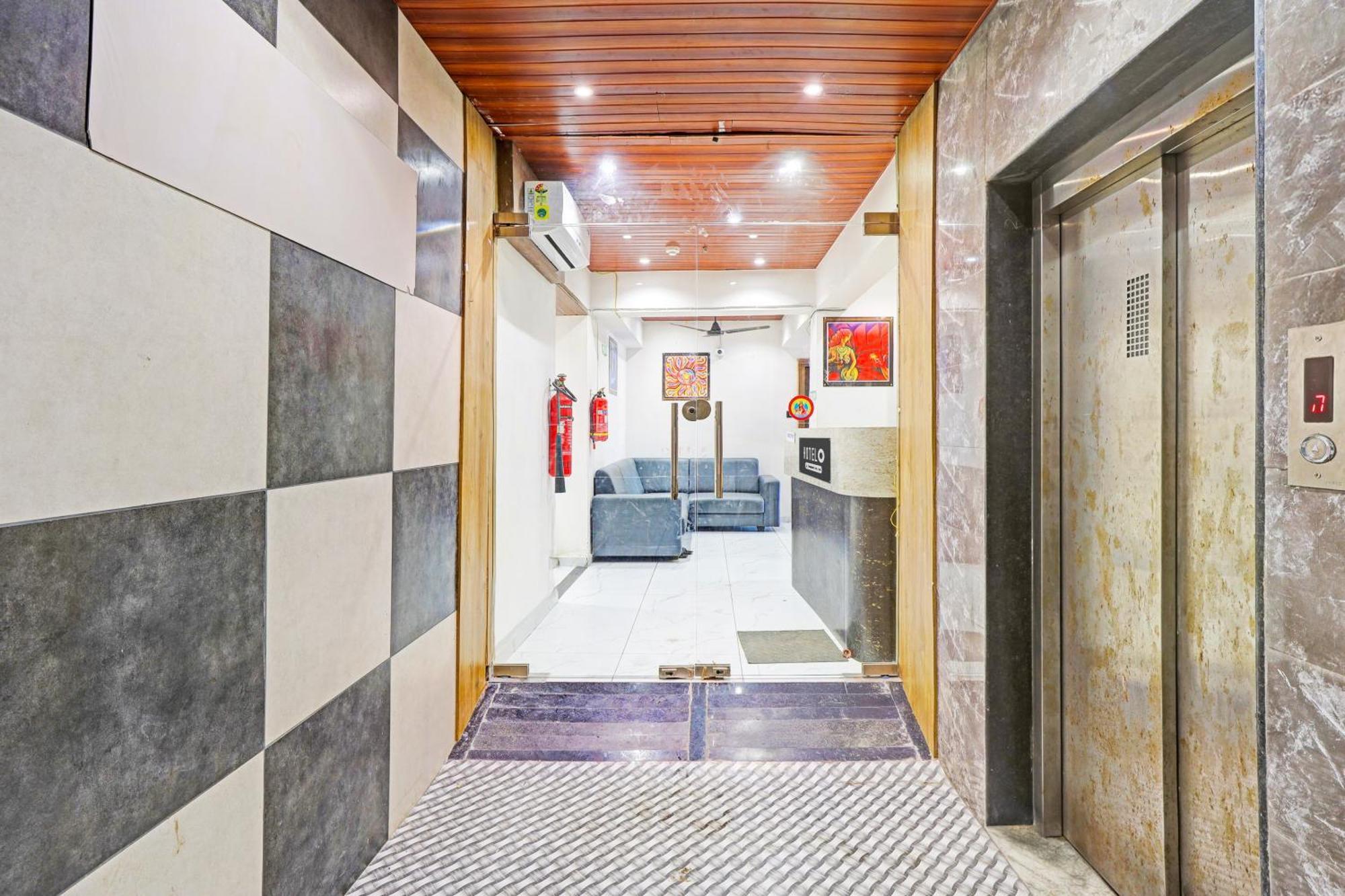 Super Hotel O Althan Formerly Hotel Niraant Surat Bagian luar foto