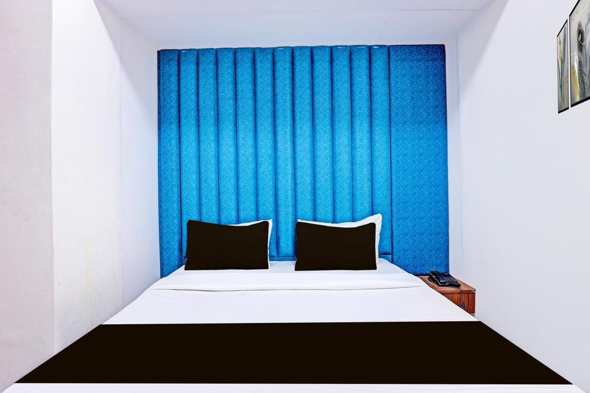 Super Hotel O Althan Formerly Hotel Niraant Surat Bagian luar foto