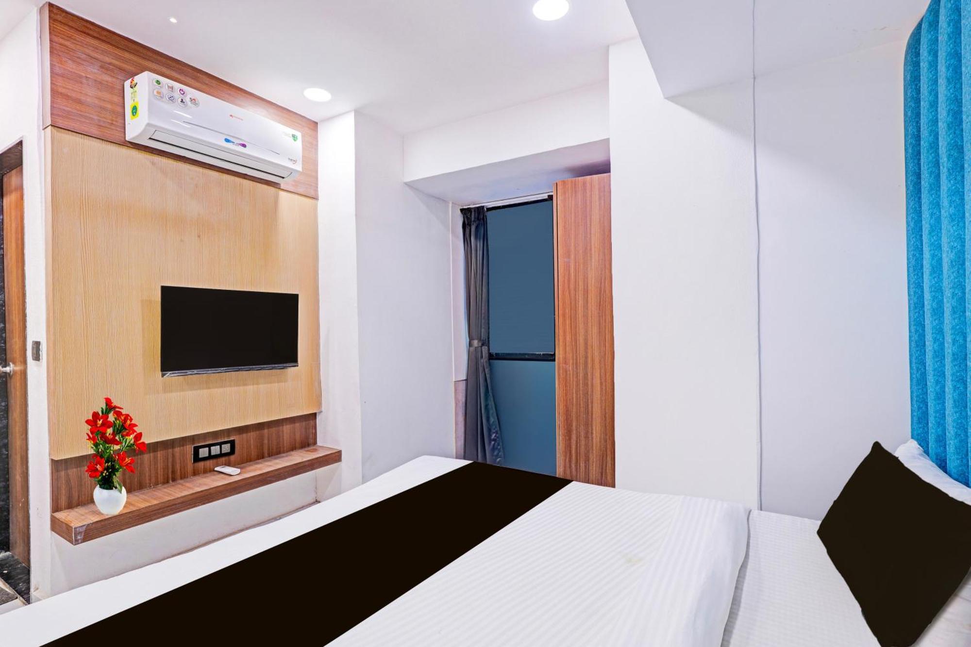 Super Hotel O Althan Formerly Hotel Niraant Surat Bagian luar foto