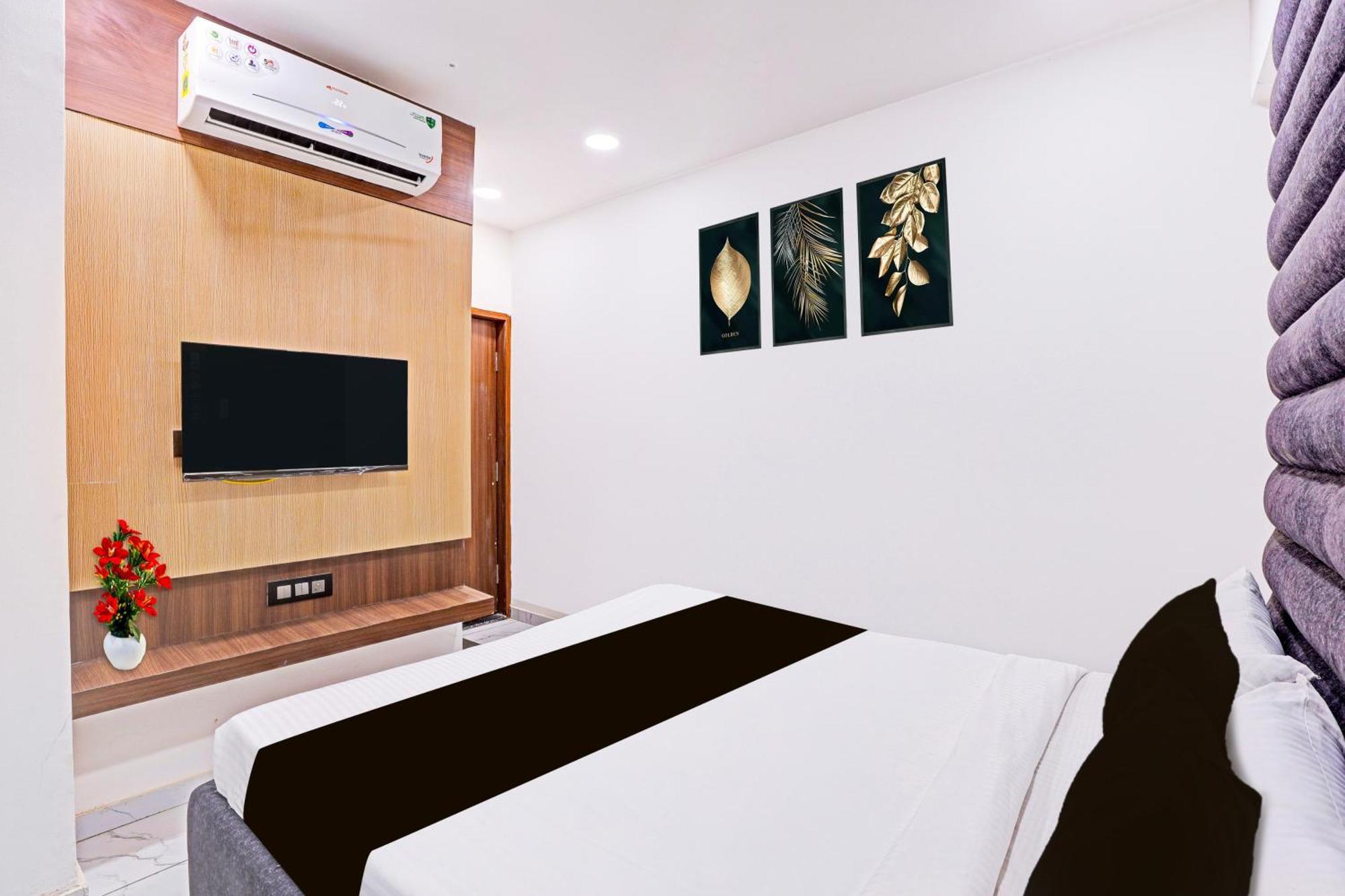 Super Hotel O Althan Formerly Hotel Niraant Surat Bagian luar foto