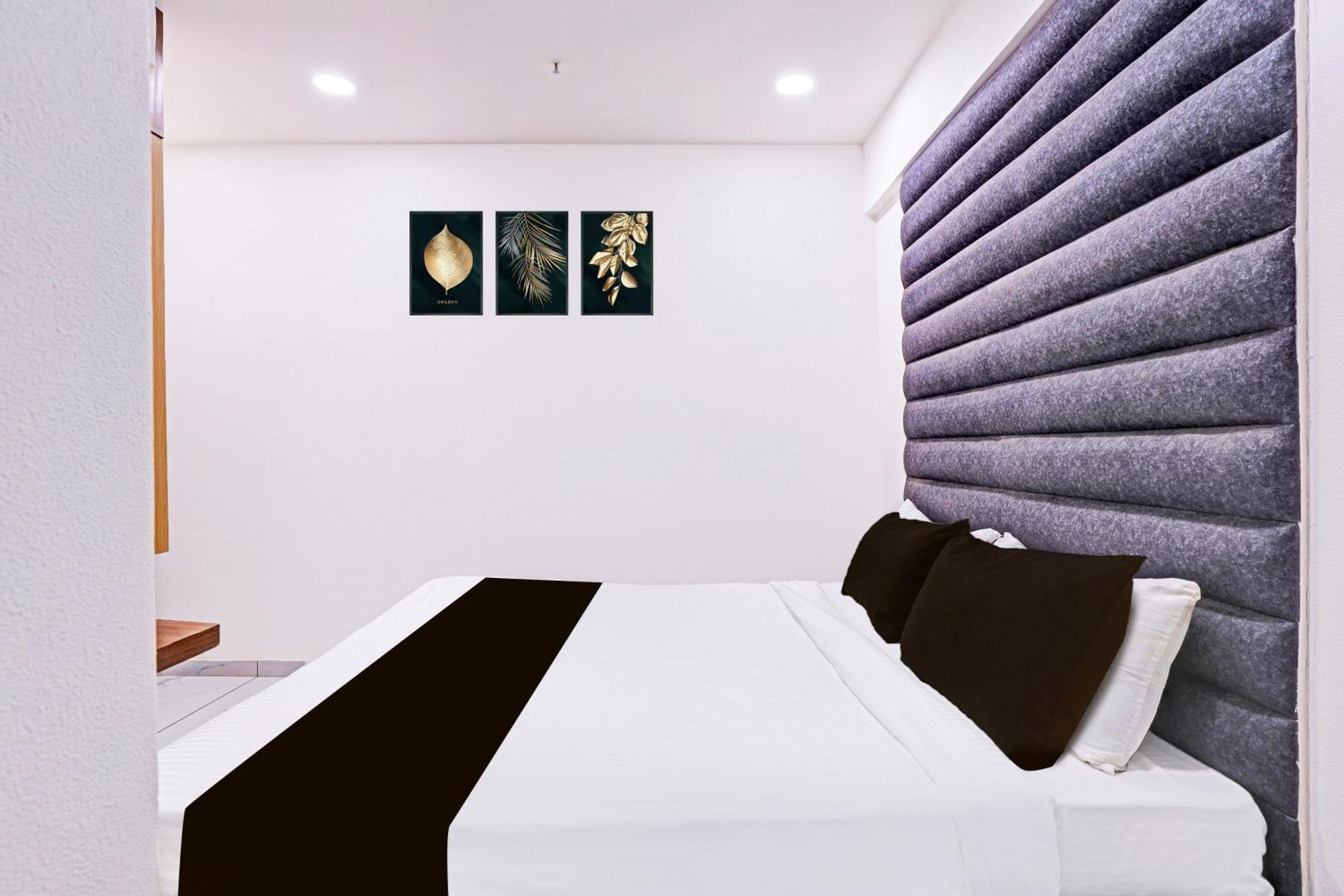Super Hotel O Althan Formerly Hotel Niraant Surat Bagian luar foto