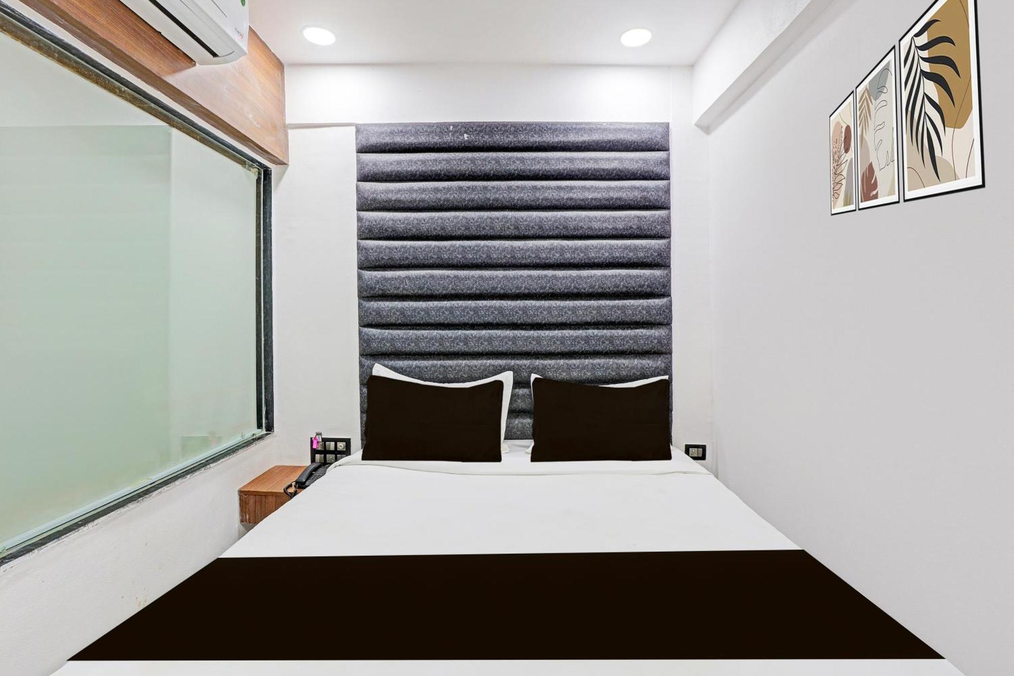 Super Hotel O Althan Formerly Hotel Niraant Surat Bagian luar foto