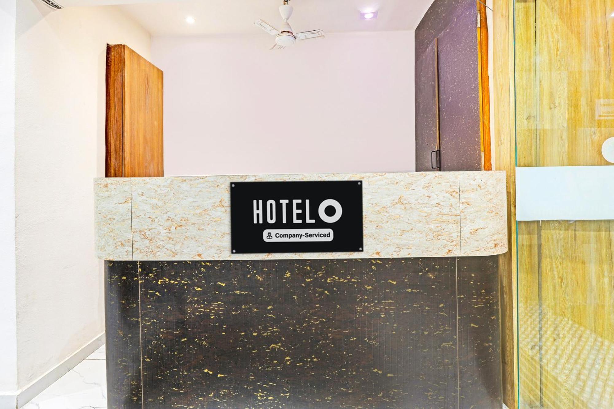 Super Hotel O Althan Formerly Hotel Niraant Surat Bagian luar foto