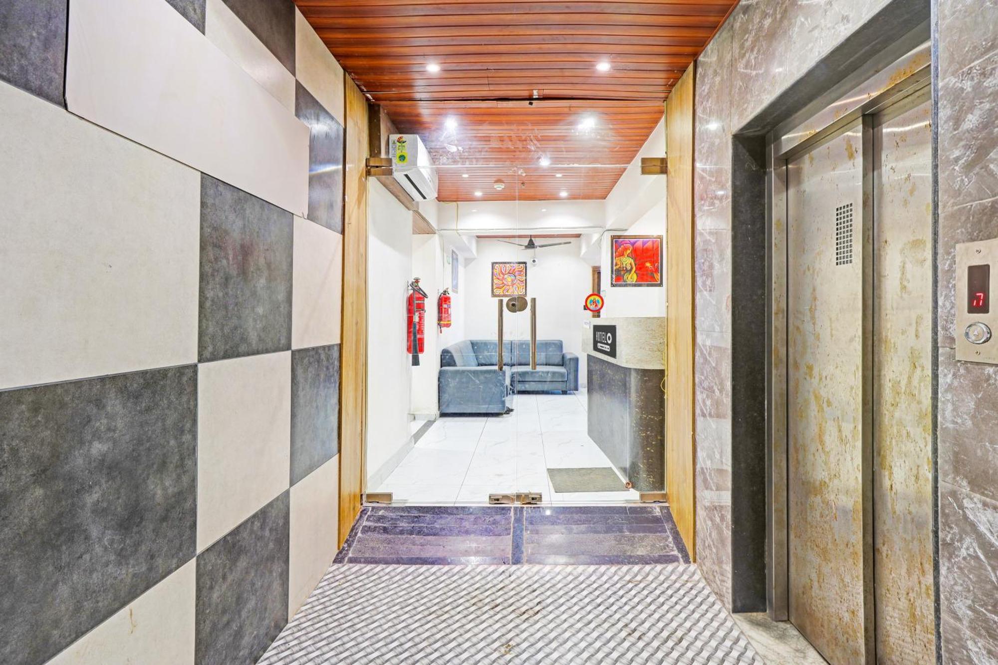 Super Hotel O Althan Formerly Hotel Niraant Surat Bagian luar foto