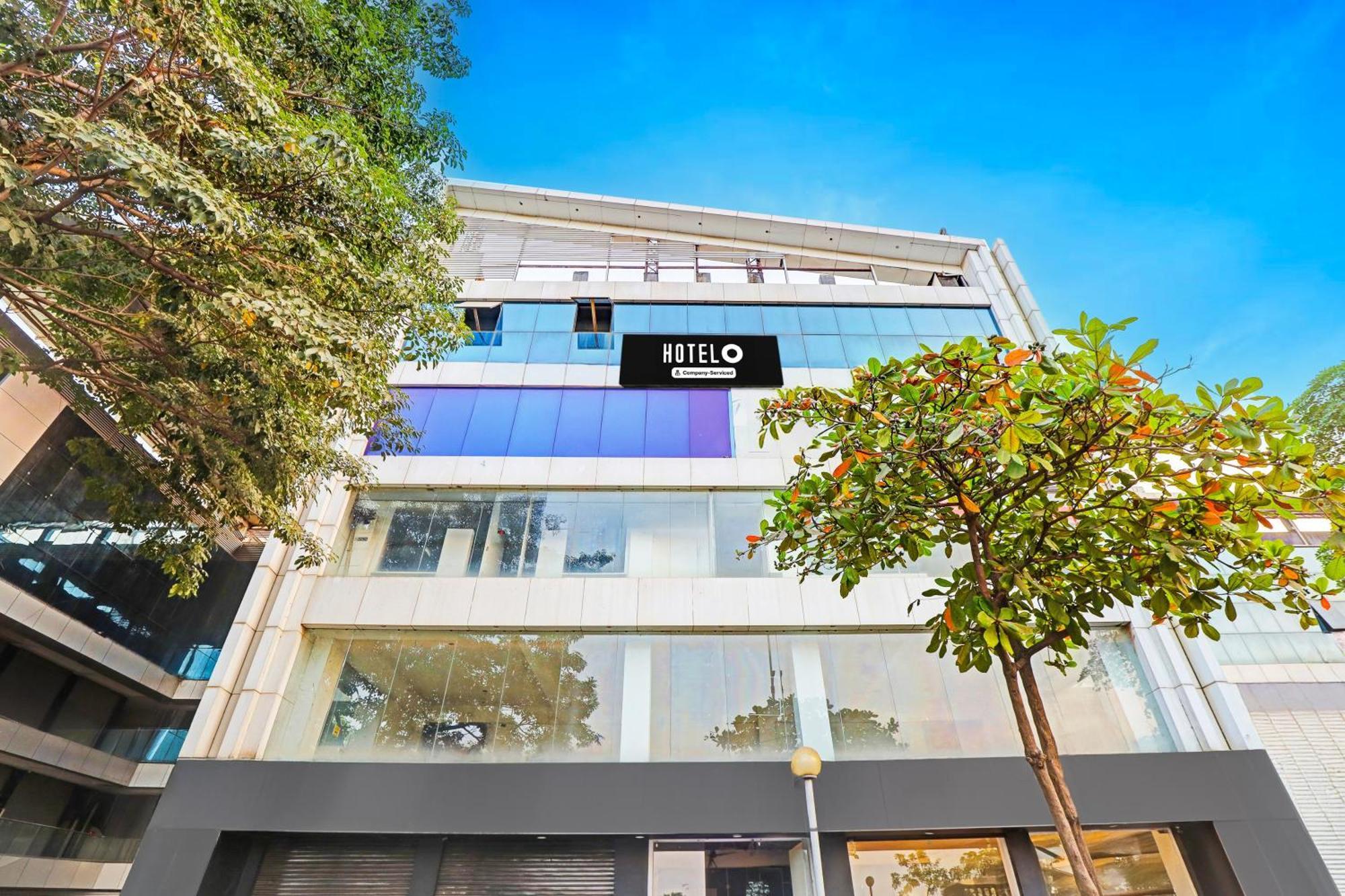 Super Hotel O Althan Formerly Hotel Niraant Surat Bagian luar foto